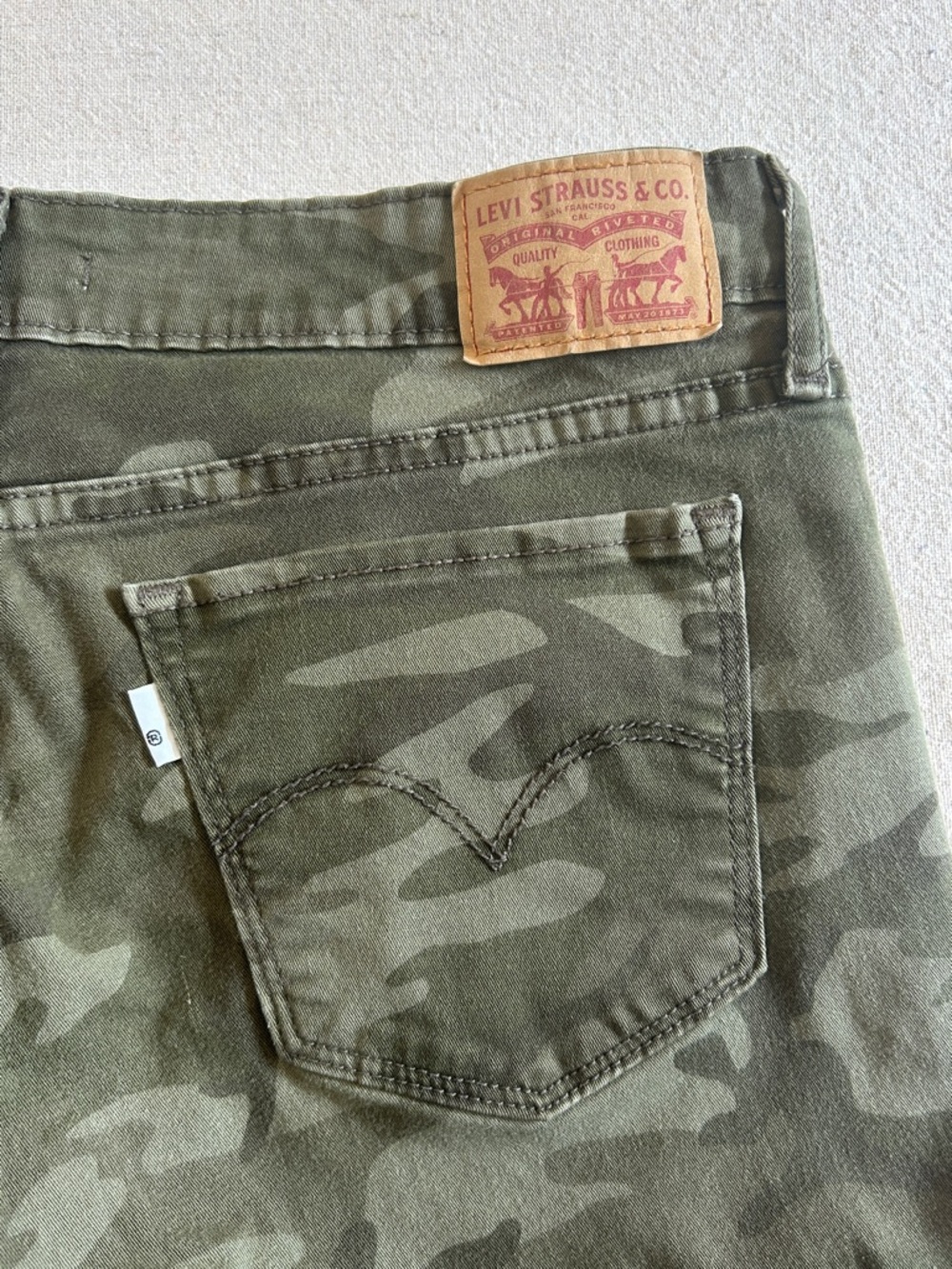 Levi's Women's Size 31 Olive Green 711 Camo Skinny Jeans - Picture 6 of 10